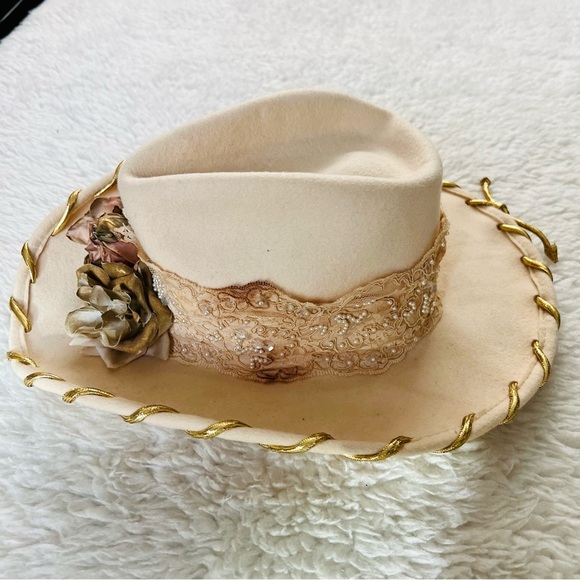 Hooray Henri Wool Cream Off White Floral Ladies Hat - Picture 11 of 16